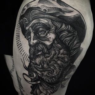 Tatuaje de Johannes Gutenberg por Phil Kaulen #johannesgutenberg #blackwork #blackworktattoo #blackworkportrait #sketch #sketchtattoo #PhilKaulen