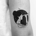 Fine line woman with a telescope tattoo by Bru Simões. #BruSimoes #fineline #woman #feminine #lovely #feminism #subtle #illustration #drawing #blackwork #dotwork #dreamer #telescope #negativespace #space #galaxy