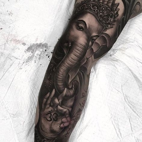 Tatuaje de Ganesha negro y gris de Fibs.  #Fibs #JuvelVasquez #blackandgrey #ganesha #hindu #religious