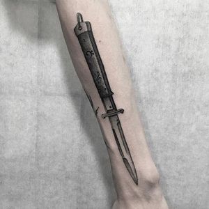 Switchblade tattoo by Gabriele Cardosi #switchblade #switchbladetattoo #singleneedle #singleneedletattoo #fineline #finelinetattoo #finelinetattoos #blackandgrey #GabrieleCardosi