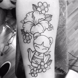 Lovely kokeshi tattoo by Martina Molinari #kokeshi #japanesedoll #linework #flower #MartinaMolinari #doll #tradition #japanesetradition