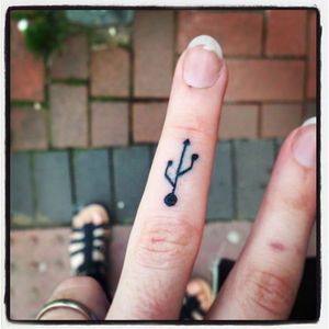 Tiny and delicate USB tattoo for the finger via @chyphens #USBtattoo #fingertattoo