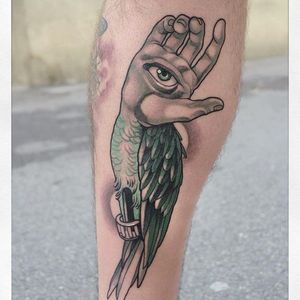 Hand and Bird Hybrid Tattoo by Gianpiero Cavaliere @Struggle4pleasure #GianpieroCavaliere #Neotraditional #Oddtattoo #Voidtattoostudio #Torino #Hand #Bird