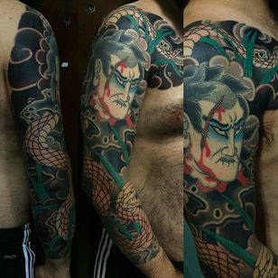 Namakubi de aspecto espeluznante / cabeza cortada y una serpiente en el camino.  Cosas asombrosas de Horisada.  #Horisada #japanese tattoo #horimono #color tattoo #slang #namakubi #severedhead #japanese