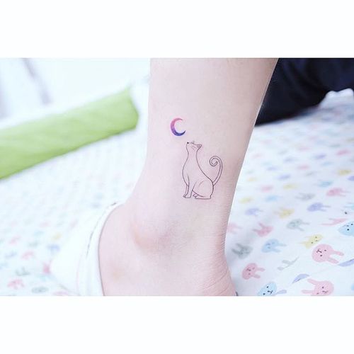 Cat and Moon by Banul (via IG-tattooist_banul) #cat #pastel #moon #space #delicate #tiny #Banul