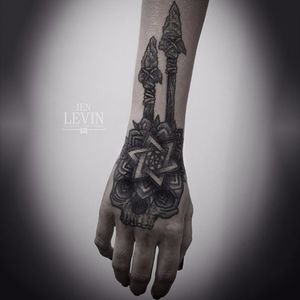 Skull tattoo by Ien Levin #skull #skulltattoo #spear #geometry #geometric #star #blackwork #blckwrk #dotwork #dotshading #IenLevin