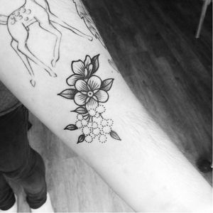 Small tattoo by Armelle Stb #ArmelleStb #flower #floral #blackwork #blckwrk #engraving