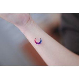 Crescent moon tattoo by Seoeon. #Seoeon #southkorean #korea #korean #subtle #micro #moon #crescent #gradient