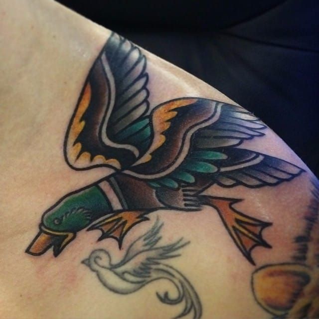 Duck Tattoo por Amanda Slater #duck #andtattoo #traditionalduck #traditionalducktattoo #traditional #traditionaltattoo #oldschool #bird #birdtattoo #AmandaSlater