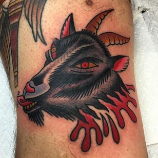 Tatuaje de cabra por Vinny Morris