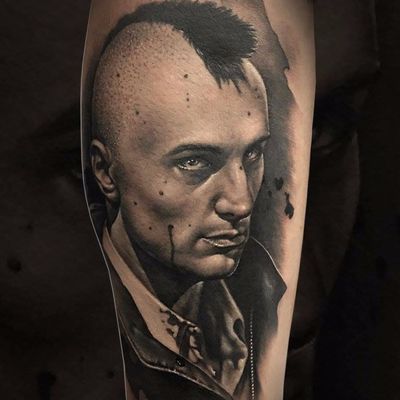 Taxi Driver by Dani Martos #DaniMartos #blackandgrey #realism #realistic #hyperrealism #RobertDeNiro #TaxiDriver #portrait #movie #movietattoo #TravisBickle #bloodsplatter #face #tattoooftheday