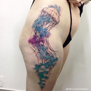 Tatuaje de medusas por Dell Nascimento #Jellyfish #watercolor #watercolorartist #contemporary #DellNascimento