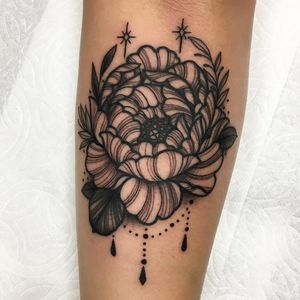 Tattoo by Roberto Euan #RobertoEuan #newtraditional #illustrative #flowers #floral #ornamental #leaves #sparkle #nature