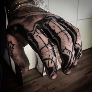 mitch lucker knuckle tattoos