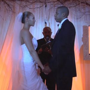 Beyoncé and Jay-Z tie the knot! #beyoncé #jayz #wedding