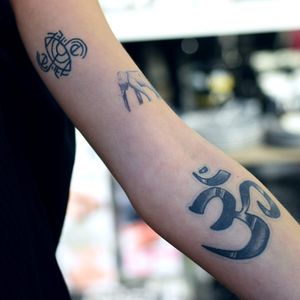 Ohm sign by Michael Tolentino #TattoosAtWork #MatildeMelina #Monki #Copenhagen #retail #employee #streetstyle #MichaelTolentino #blackwork #btattooing #blckwrk #om #ohmsign #elephant #signs
