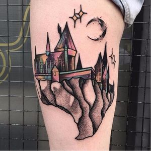 Hogwarts estrelada #LittleAndy #AndrewMarsh #gringo #surrealismo #surrealism #abstract #abstrato #fullcolor #colorido #pontilhismo #dotwork #hogwarts #castelo #castle #harrypotter #livro #book #movie #filme #nerd #geek #galaxy #neotraditional