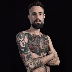 Tattoo artist Victor Kludge. Photo: Fabrice Robin #tattooartist #tattooedman #tattooedartist #VictorKludge
