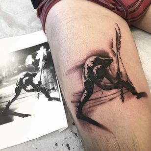 Tatuaje de Paul Simonon por Dan Smith #DanSmith #paulsimonon #blackandgrey #portrait #theclash #guitar #musictattoo