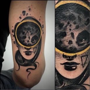 Tatuaje de niña luna por Francesco Bianco #FrancescoBianco #neotradicional #luna