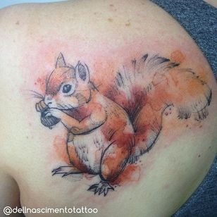 Tatuaje de ardilla por Dell Nascimento #says #watercolor #watercolor artist #modern #DellNascimento