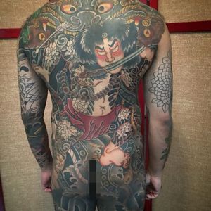 A badass back-piece of a samurai trying to hold a dragon back by Rodrigo Melo (IG-rodrigomelotattoo). #bodysuit #dragon #Japanese #RodrigoMelo #samurai #traditional