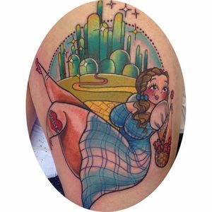 Dorothy big girl pin up tattoo by Hollie West. #HollieWest #pinup #plussize #bodylove #bodypositivity #pinuplady #biggirlpinup #wizardofoz #dorothy