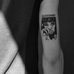 Pulp Fiction blackwork hand poke portrait tattoo by Maks Mariańczuk. #MaksMarianczuk #BlameMax #handpoke #blackwork #sticknpoke #portrait #popculture #icon #pulpfiction