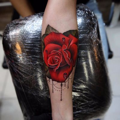 Realistic rose by Andrés Acosta #AndresAcosta #realism #realistic #hyperrealism #rose #color #nature #flower #rose #jewels #ornamental #dewdrop #teardrop #leaves #tattoooftheday