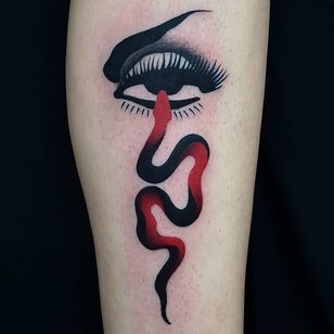 Tatuaje de ojo y serpiente por Uve #Uve #graphic #redink #ball #popart #eye #snake #reptile #lashes #woman