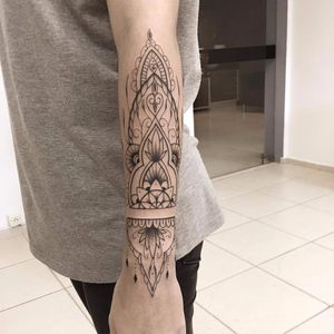 Tattoo por Anna Luiza Schramm! #AnnaLuizaSchramm #TatuadorasBrasileiras #TatuadorasdoBrasil #TattooBr #TattoodoBr #ornamental #ornamento