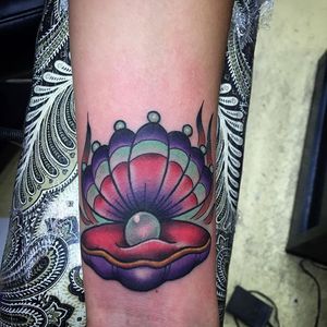 Clam Tattoo by Anthony Lira #clam #clamtattoo #clamtattoos #shell #shelltattoo #shelltattoos #oceantattoos #AnthonyLira