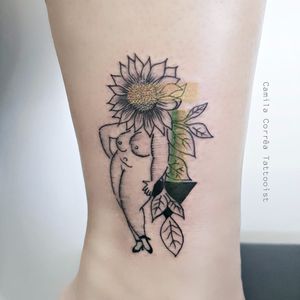 Por Camila Corrêa #CamilaCorrêa #brasil #brazil #brazilianartist #TatuadorasDoBrasil #fineline #colorido #colorful #geometric #geometrica #flower #flor #woman #mulher #naked #nua #girassol #sunflower #folha #leaf #sexy