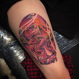 Tatuaje de dinosaurio por Casey Charlton