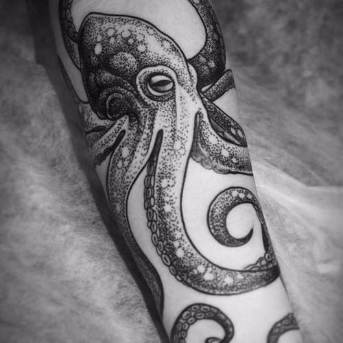 Blackwork Octopus Tattoo by Alex Tabuns #octopus #octopustattoo #octopustattoos #blackworkoctopus #blackworkoctopustattoo #blackwork #blackworktattoo #blackworktattoos #darktattoos #darkoctopus #blackink #blackinktattoo #AlexTabuns