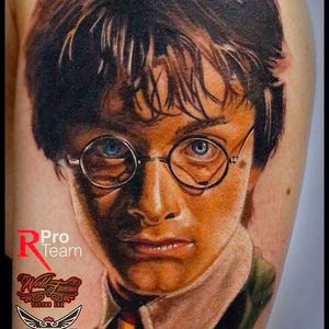 Awesome Harry Potter portrait tattoo by Aleksandr Romashev #HarryPotter #portrait #realistic #AlexandrRomashev