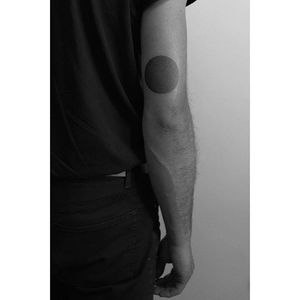 Pointillism tattoo by Pawel Indulski. #PawelIndulski #pointillism #dotwork #geometric #negativespace #circle