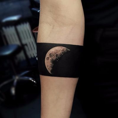 Dark Side of the Moon Tattoo by Fredrik #Fredrik #blackhandtattoo #blackandgrey #realism #realistic #blackout #band #moon #darksideofthemoon #pinkfloyd #musictattoo #bandtattoo #space #tattoooftheday