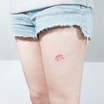 Dainty leg flower. (via IG - tattooist_ida) #micro #Ida #TattooistIda #Mini #flower