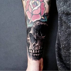Realism black and grey skull tattoo by Piotrek Taton #PiotrekTaton #skull #realism #realistic #blackandgrey