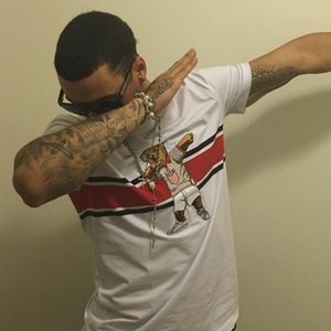 Here you can see Báez's lion, flower, and inscription dedicated to his sister, as well as his terrific "dabbing" skills. #JavierBaez #Baseball #Baseballtattoos