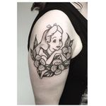 Alice in Wonderland tattoo by Poppy Segger. #PoppySegger #disney #pointillism #dotwork #poppysmallhands #disneyprincess #alice #aliceinwonderland