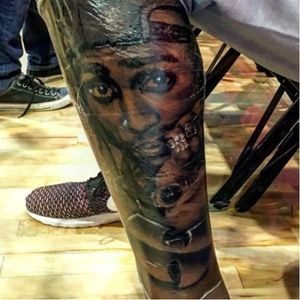 Yes, that is Kevin Durant's leg. #kevindurant #tupac #wutang #tattooedathletes #celeb