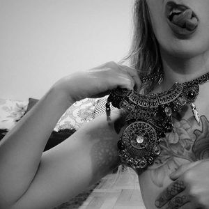 @bonoelvira and her tattoos and split tongue. #bodymods #splittongue #bodymodification #bodypiercing #tattoos #bonoelvira