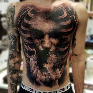 Jaw-dropping front tattoo that must've fuckin' hurt #JakConnolly #art #jakconnollyart