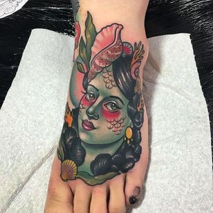 Tatuaje de la diosa del mar por Sadee Glover @Sadee_Glover