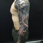 A sleeve featuring the Monkey King with a dragon by Heng Yue (IG—newassasin_tattoo). #blackandgrey #dragon #HengYue #Japanese #largescale #MonkeyKing #realism