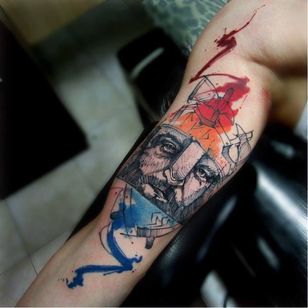 Un fuerte diseño vikingo.  Tatuaje de Diego Calderon #ArtByDiegore #DiegoCalderon #ColombianTattooers #ColombianArtists #watercolor #abstract #viking