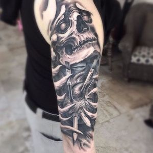 Anatomic tattoo by Josh Duffy #JoshDuffy #blackandgrey #realistic #horror #bioorganic #skull #anatomicalheart #3D #pencil
