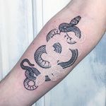 Yin-yang snake tattoo by Mirko Sata. #MirkoSata #STTTVision #whiteink #linework #yinyang #blackandwhite #snake #contemporary